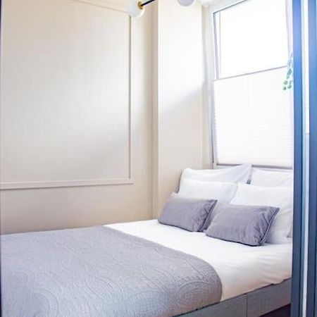 Central Apartment With Balcony And Views, Old Town, Metro Warschau Buitenkant foto