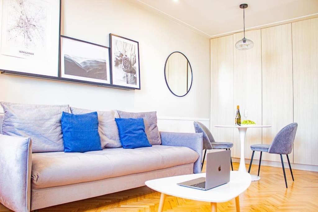 Central Apartment With Balcony And Views, Old Town, Metro Warschau Buitenkant foto