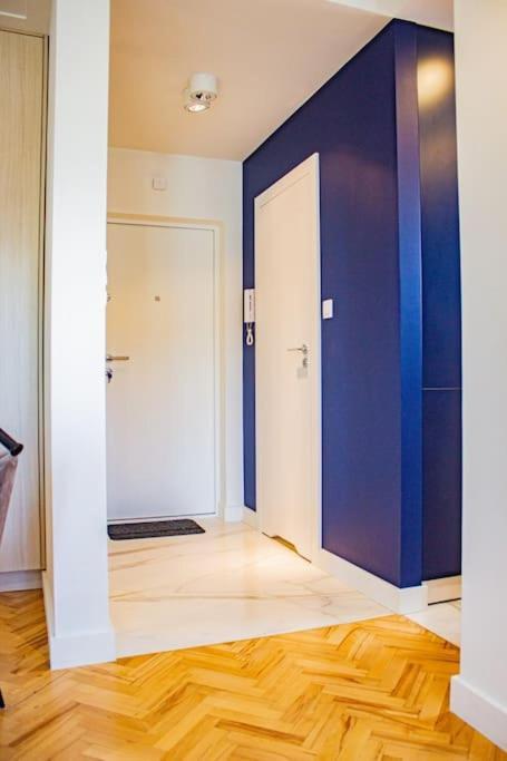 Central Apartment With Balcony And Views, Old Town, Metro Warschau Buitenkant foto