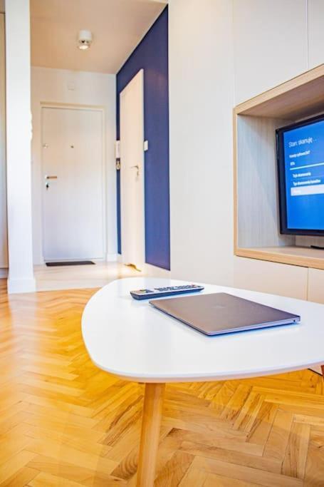 Central Apartment With Balcony And Views, Old Town, Metro Warschau Buitenkant foto
