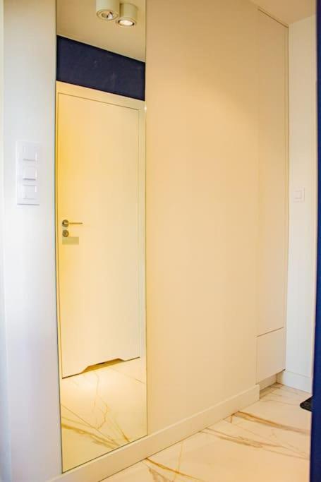 Central Apartment With Balcony And Views, Old Town, Metro Warschau Buitenkant foto