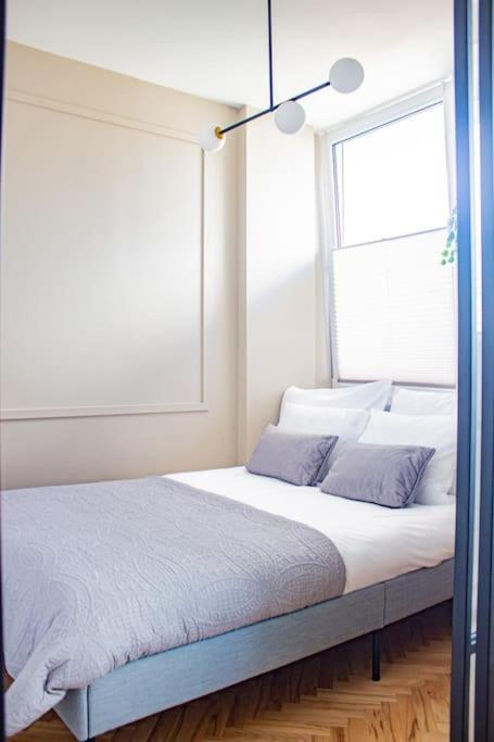 Central Apartment With Balcony And Views, Old Town, Metro Warschau Buitenkant foto