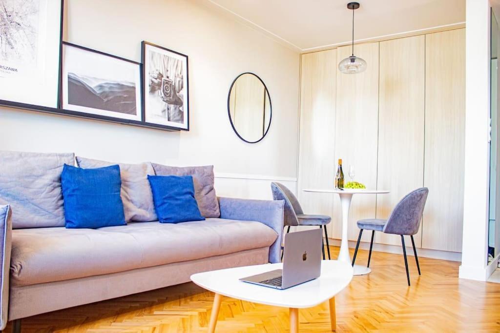 Central Apartment With Balcony And Views, Old Town, Metro Warschau Buitenkant foto