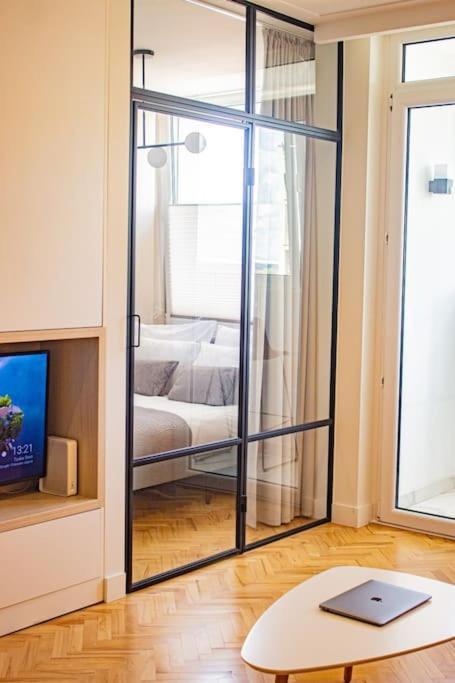 Central Apartment With Balcony And Views, Old Town, Metro Warschau Buitenkant foto