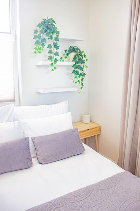 Central Apartment With Balcony And Views, Old Town, Metro Warschau Buitenkant foto