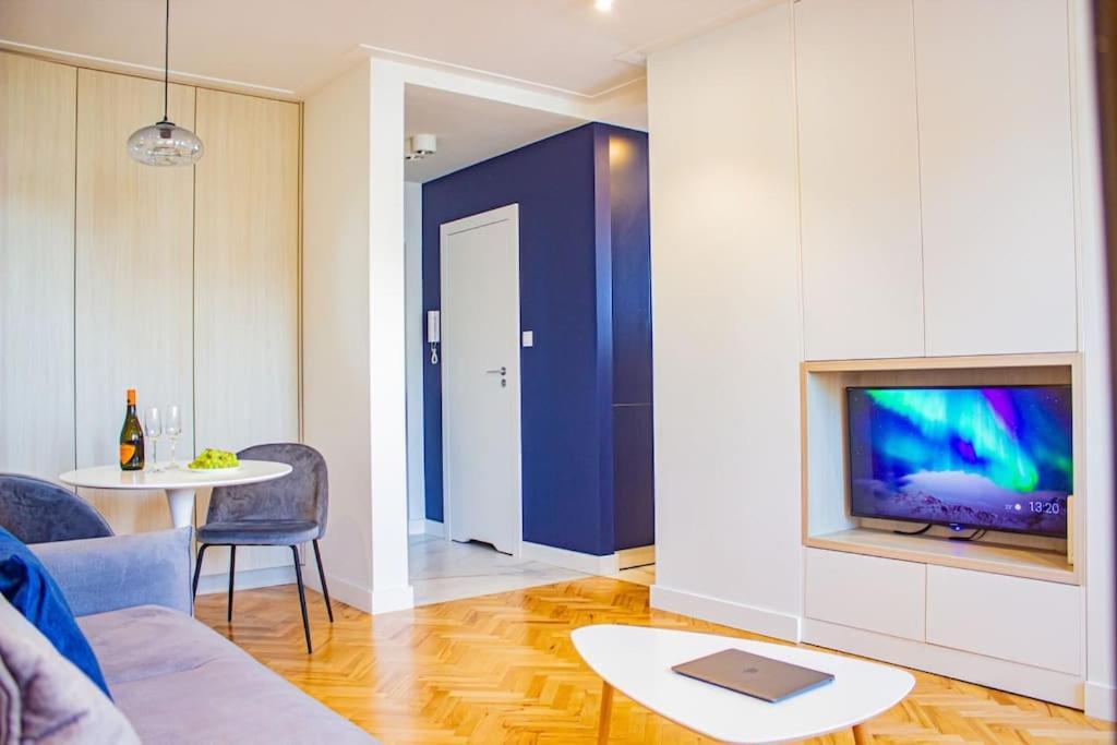 Central Apartment With Balcony And Views, Old Town, Metro Warschau Buitenkant foto