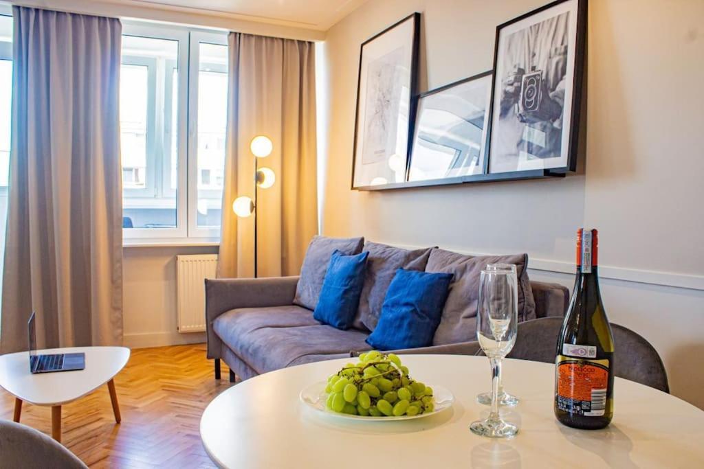 Central Apartment With Balcony And Views, Old Town, Metro Warschau Buitenkant foto